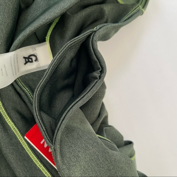 Good American 2 Tone Bike Shorts NWT Size 6/3x - Picture 4 of 7